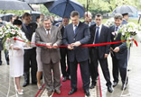 Янукович открыл Дворец Счастья в Луганске